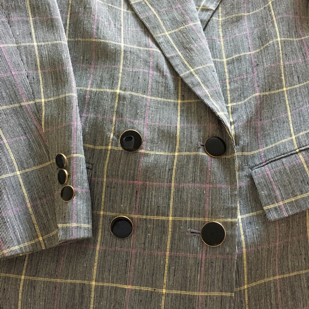 Suit - Picture 5 of 8